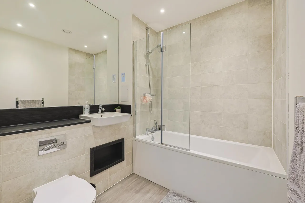 East Acton Lane, London, W3, photo 12