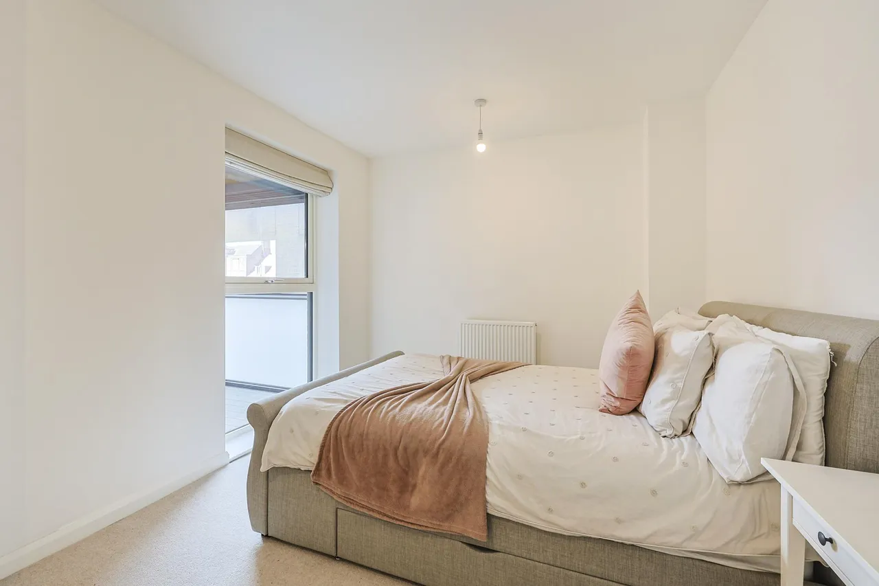 East Acton Lane, London, W3, photo 18