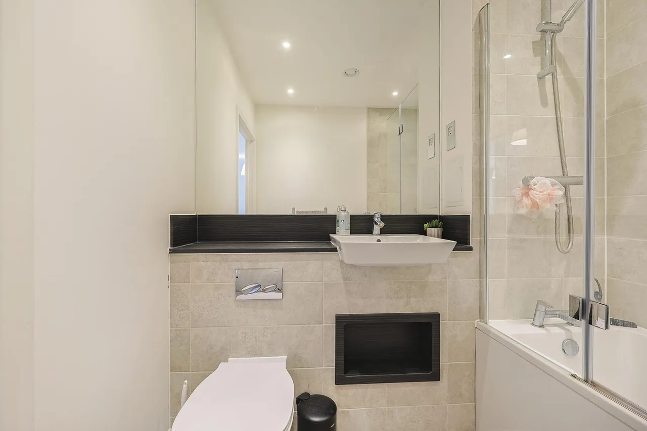 East Acton Lane, London, W3, photo 11