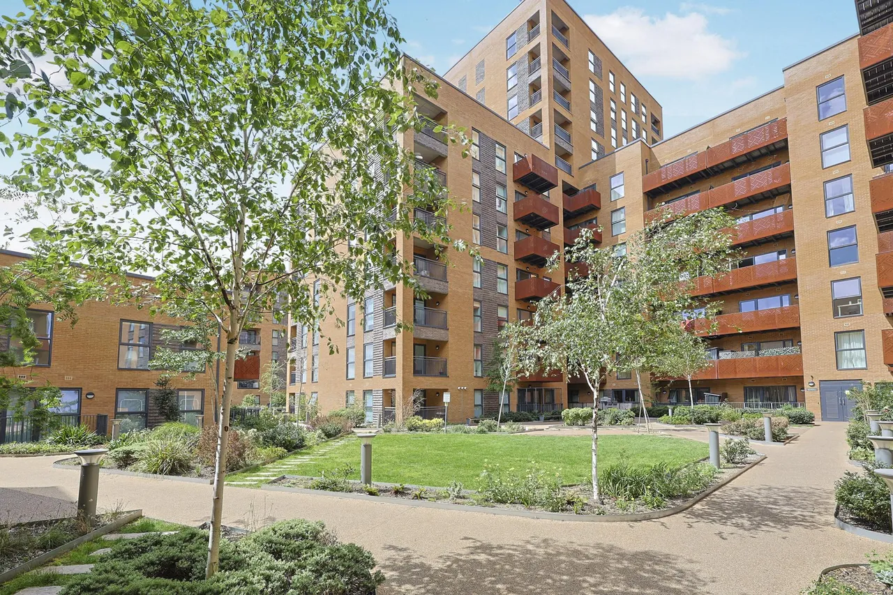 East Acton Lane, London, W3, photo 5
