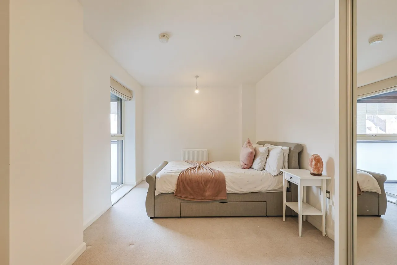 East Acton Lane, London, W3, photo 15