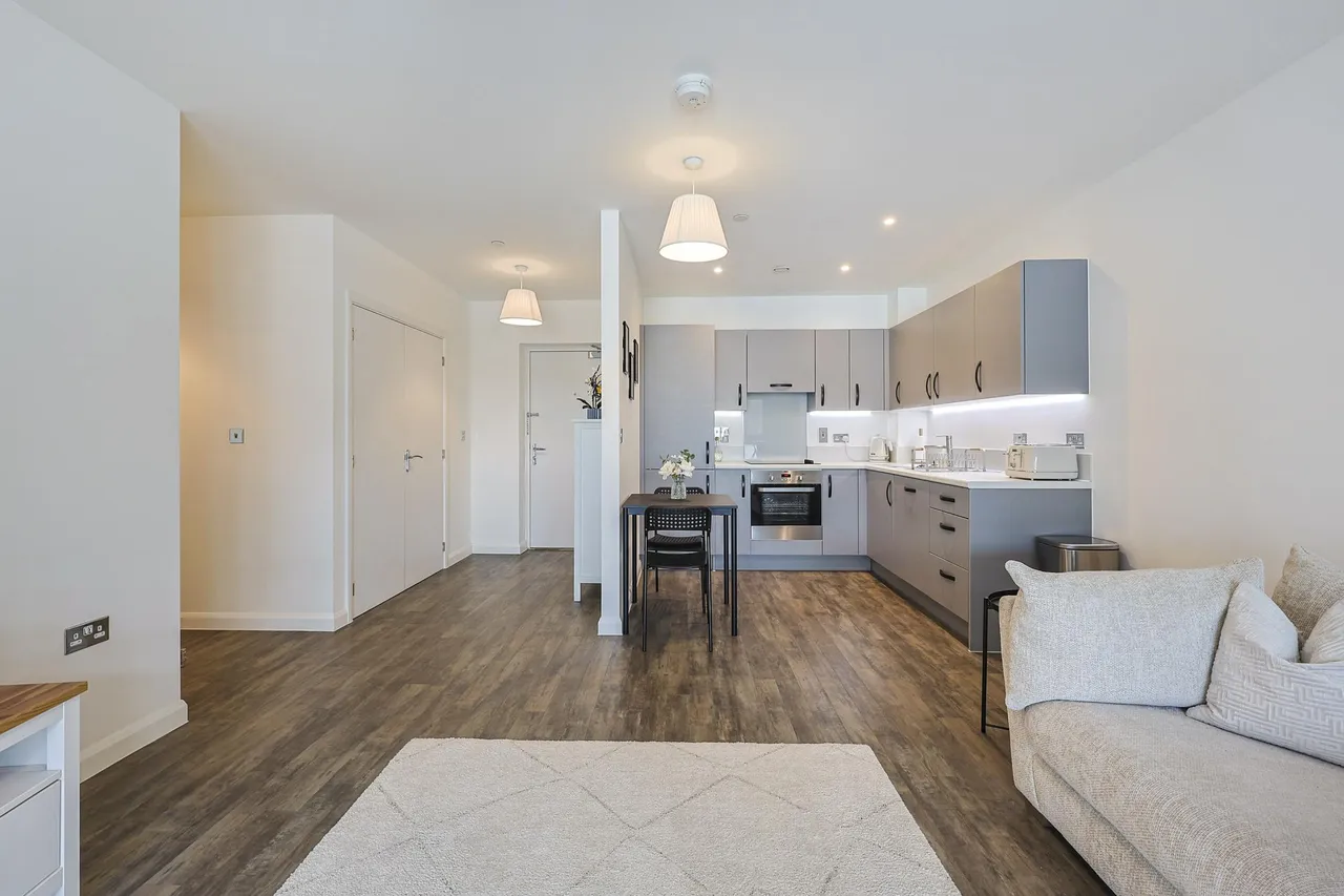 East Acton Lane, London, W3, photo 9