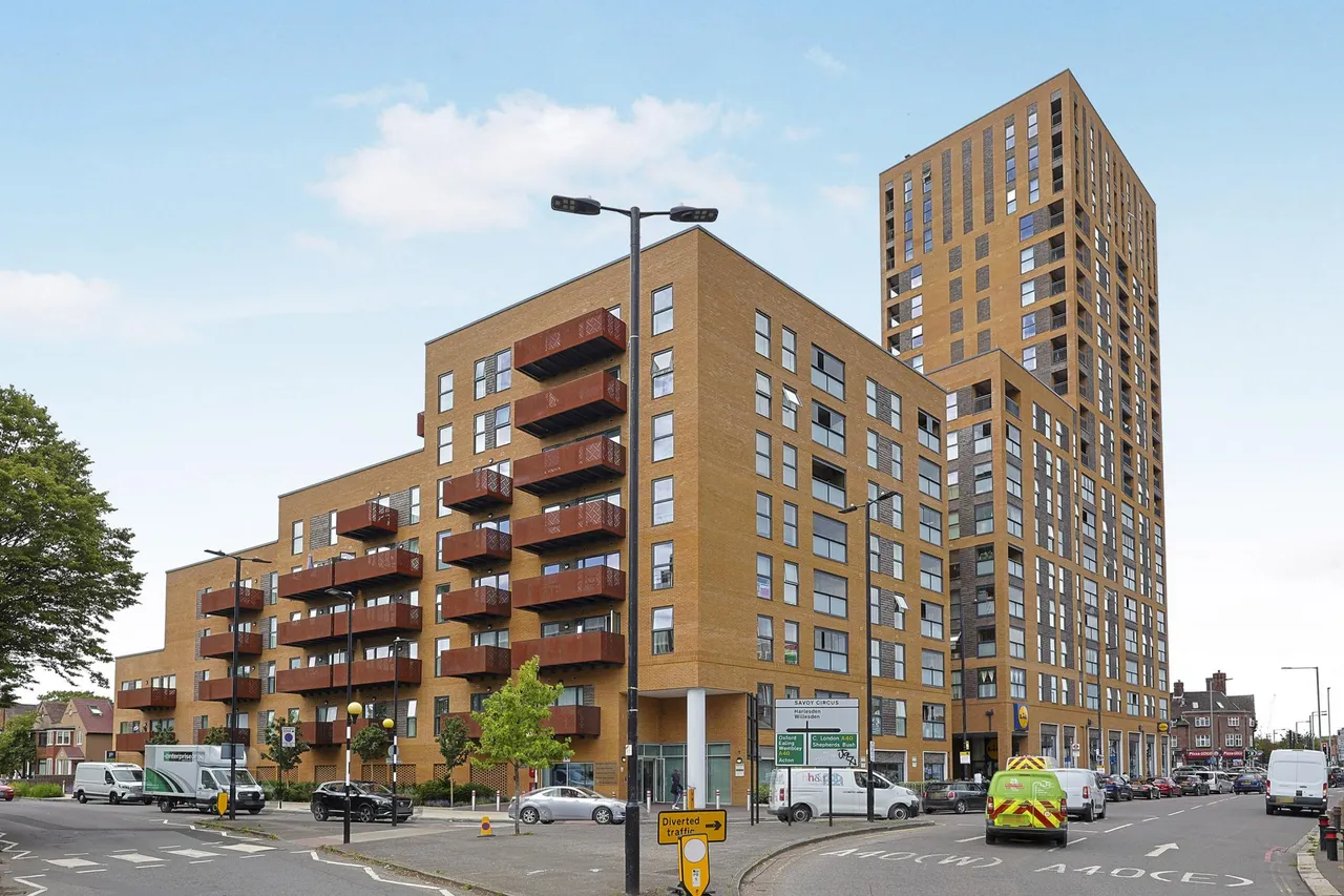 East Acton Lane, London, W3, photo 19