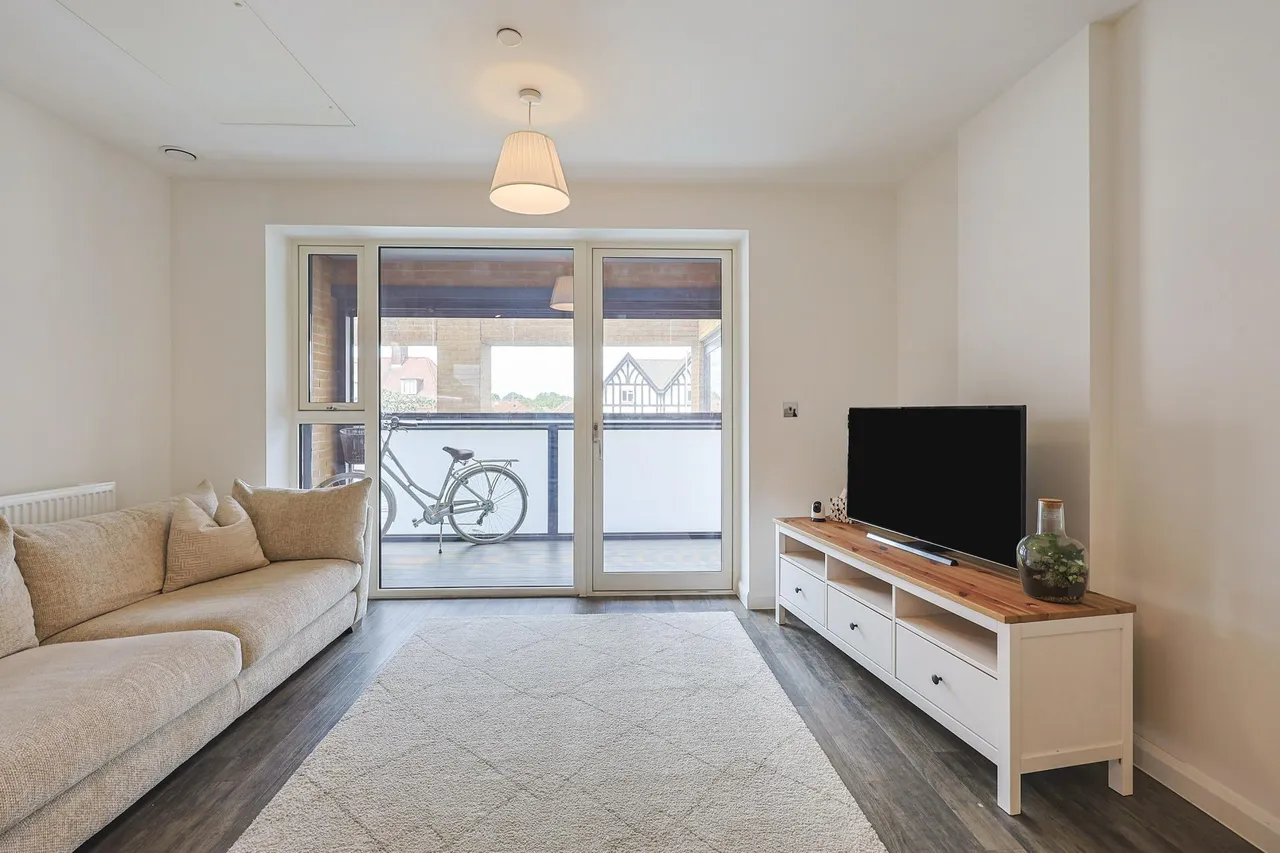 East Acton Lane, London, W3, photo 8
