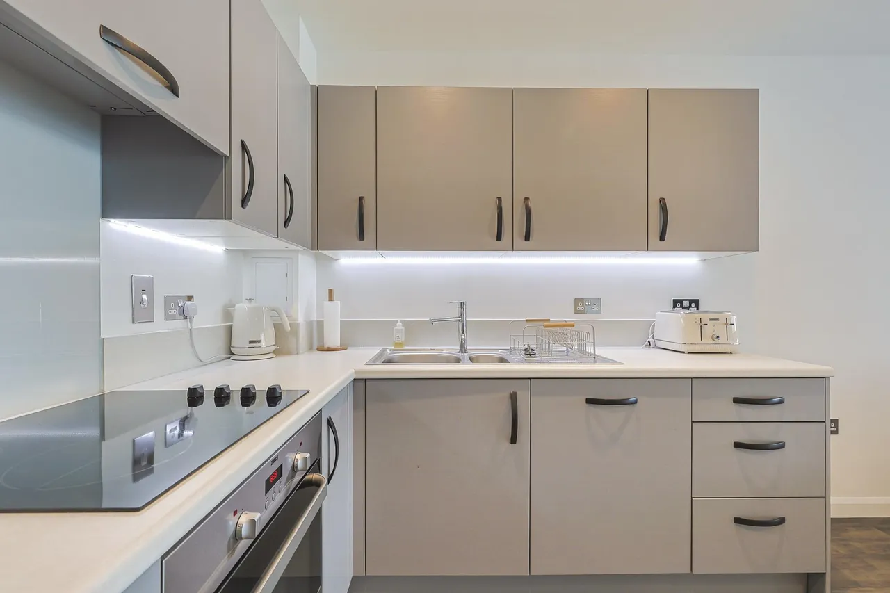 East Acton Lane, London, W3, photo 10