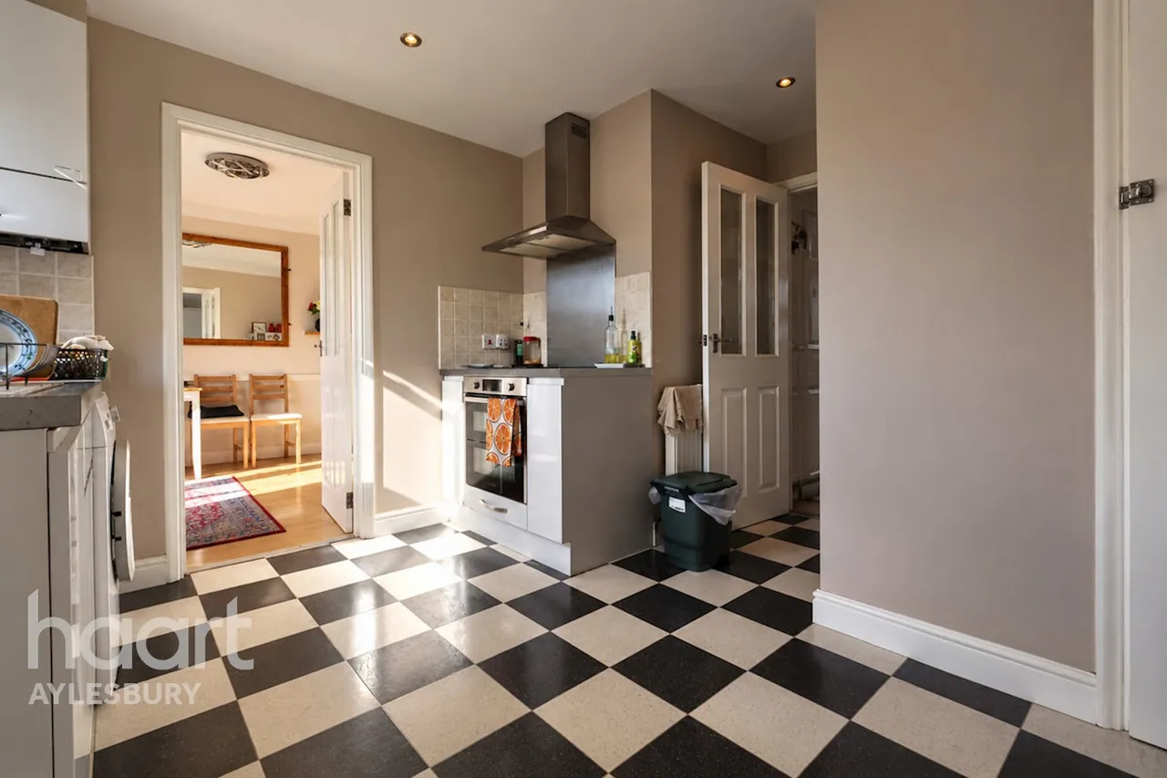 Thame Road, Aylesbury, HP21, photo 8