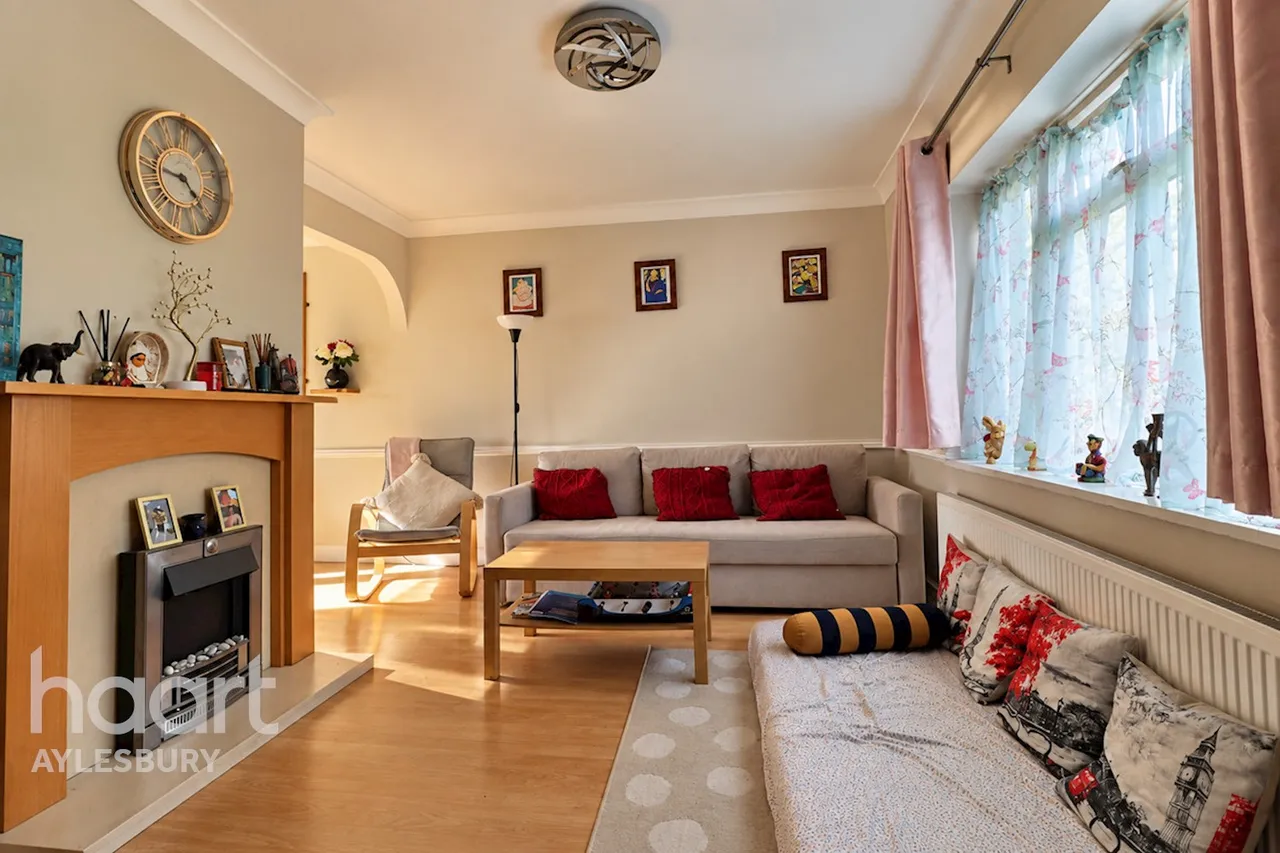 Thame Road, Aylesbury, HP21, photo 2