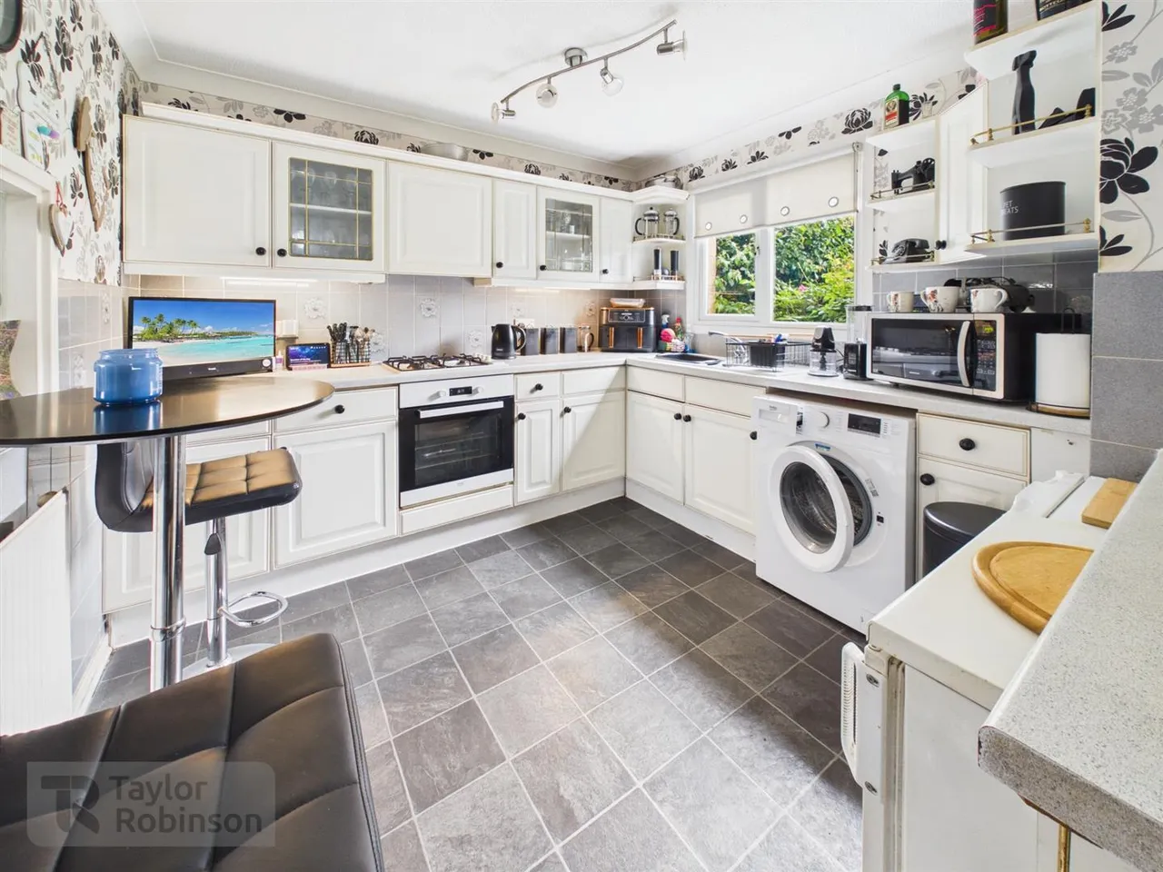 Cowfold Close, Bewbush, RH11, photo 3