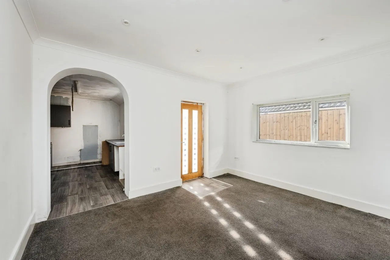Inkerman Street, Llanelli, SA15, photo 5