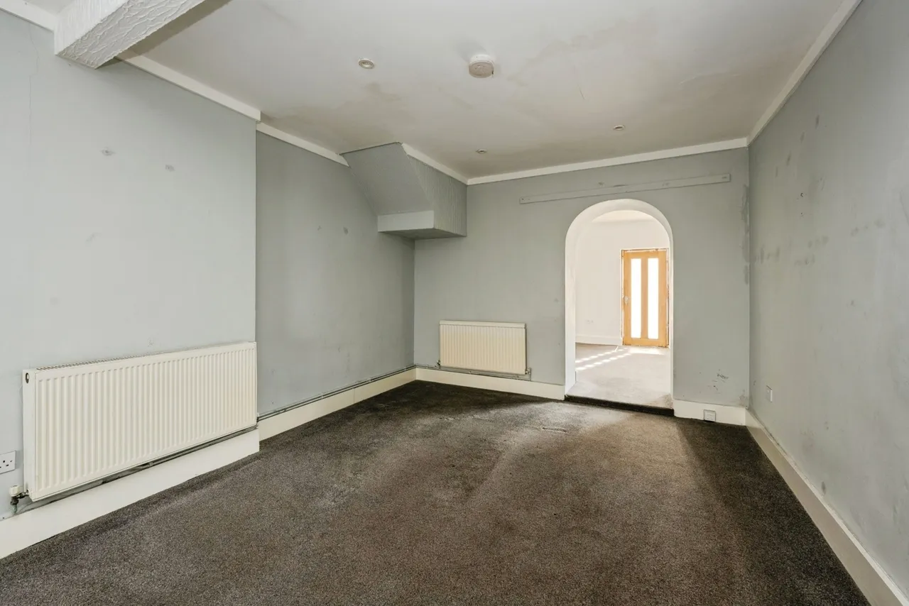 Inkerman Street, Llanelli, SA15, photo 4