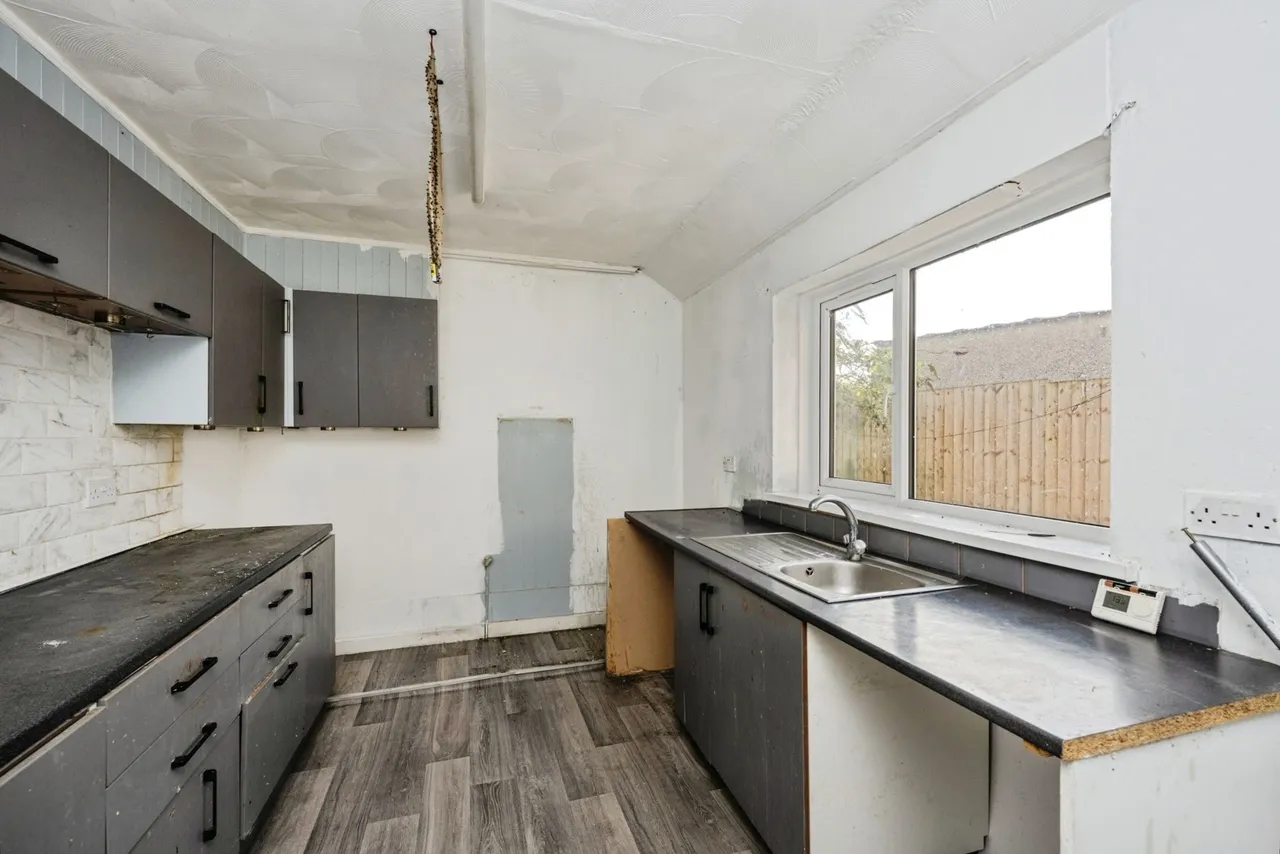 Inkerman Street, Llanelli, SA15, photo 8