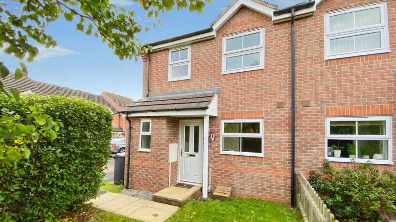 3 bed house for sale — Lamplighters Walk, Trowbridge