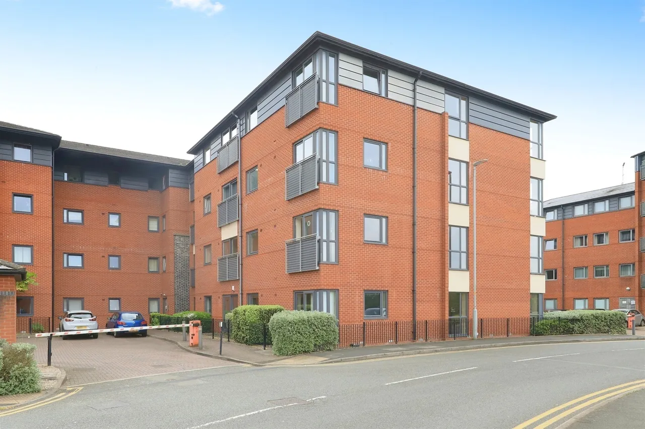 2 bed flat for sale, Broad Gauge Way, Wolverhampton, WV10