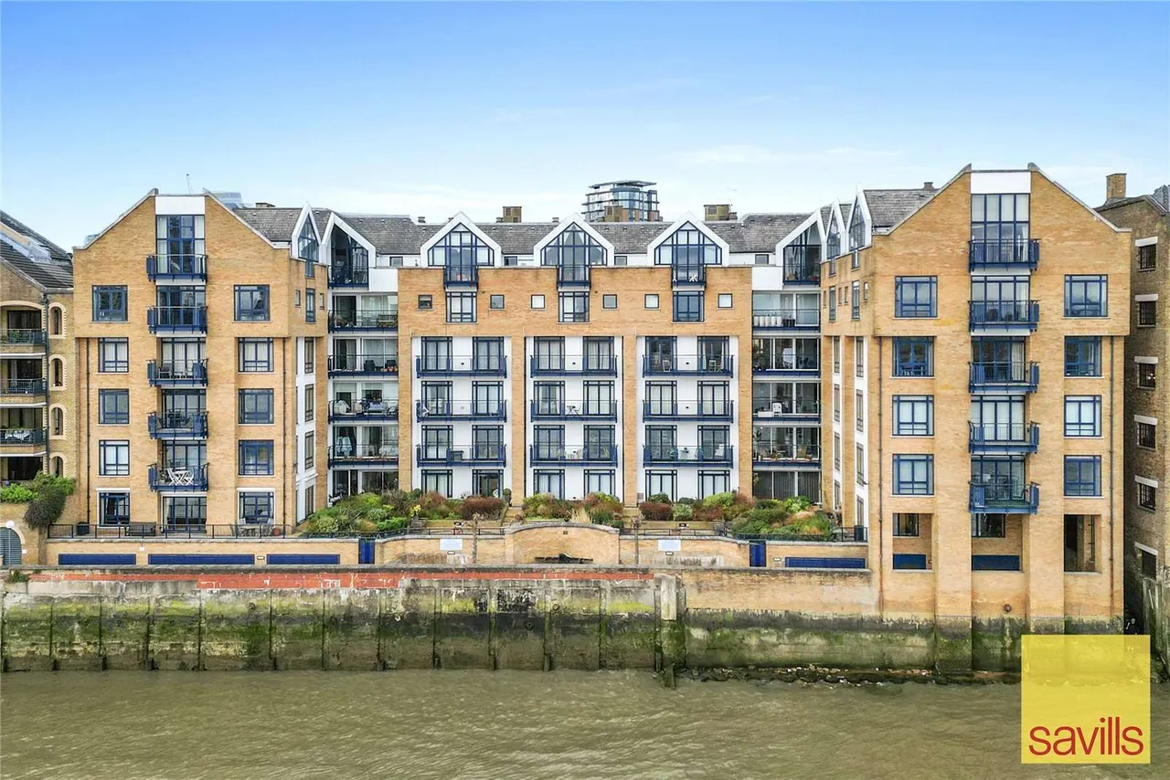 1 bed flat for sale — Wapping High Street, London, E1W 3PG