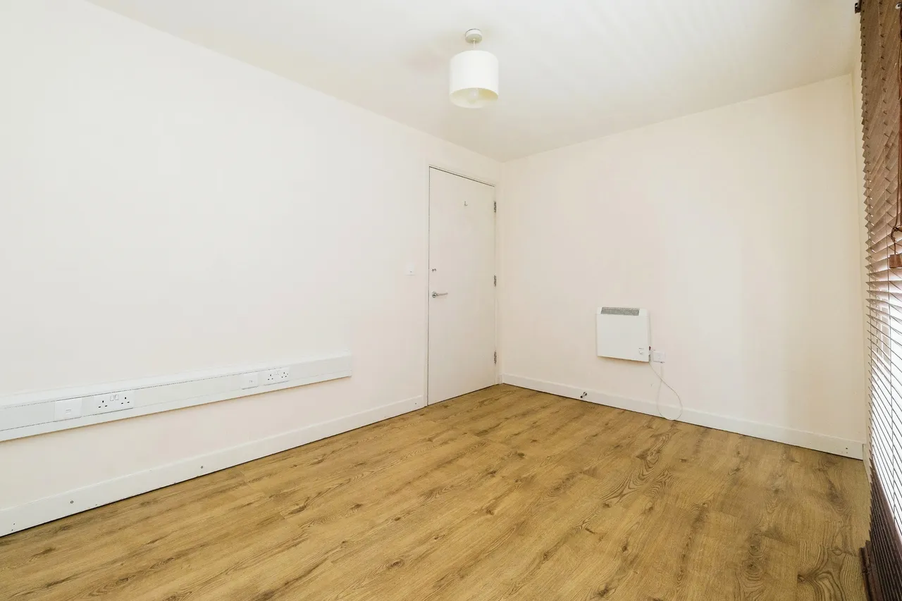 Cam Road, London, E15, photo 12