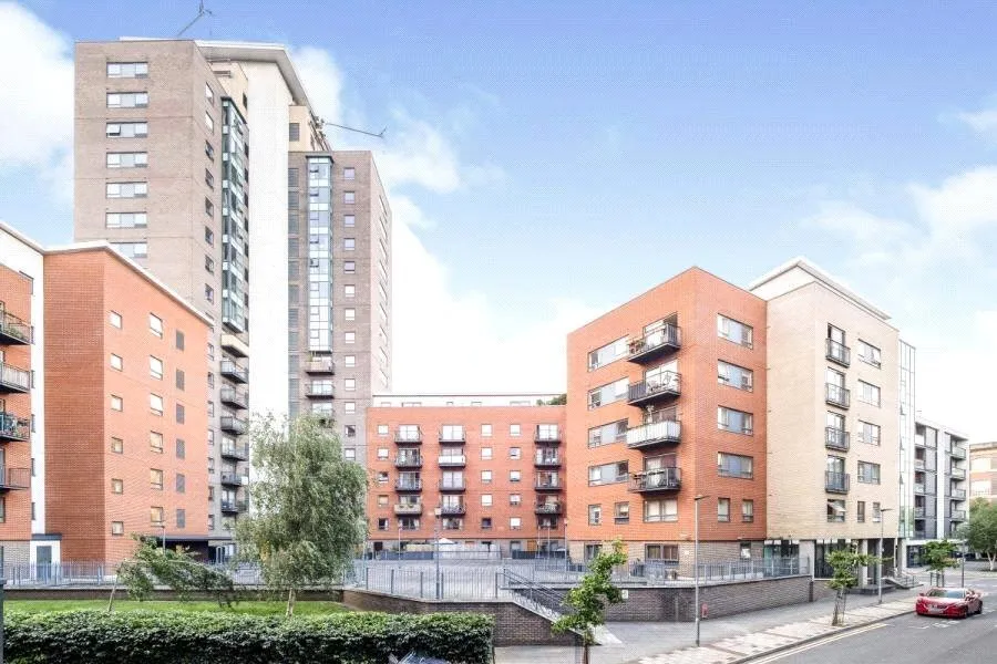 2 bed flat for sale — Cam Road, London, E15