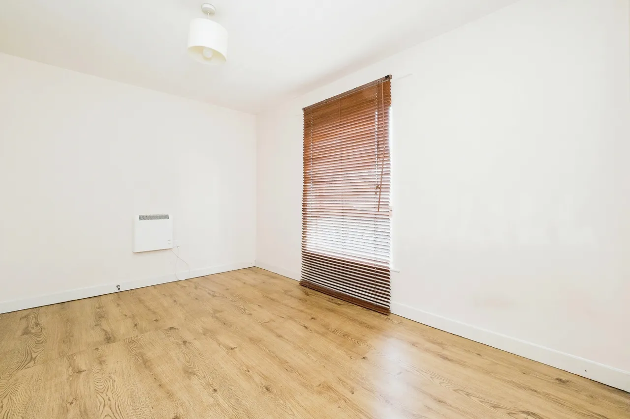 Cam Road, London, E15, photo 5