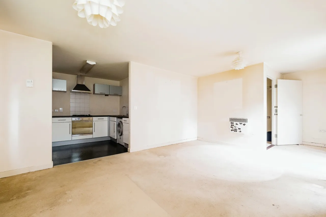 Cam Road, London, E15, photo 11