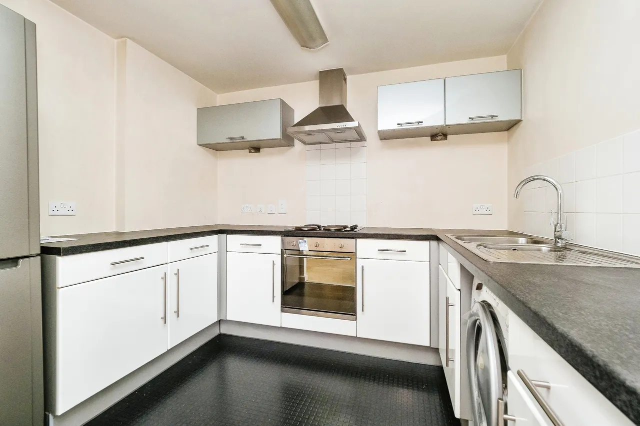 Cam Road, London, E15, photo 8