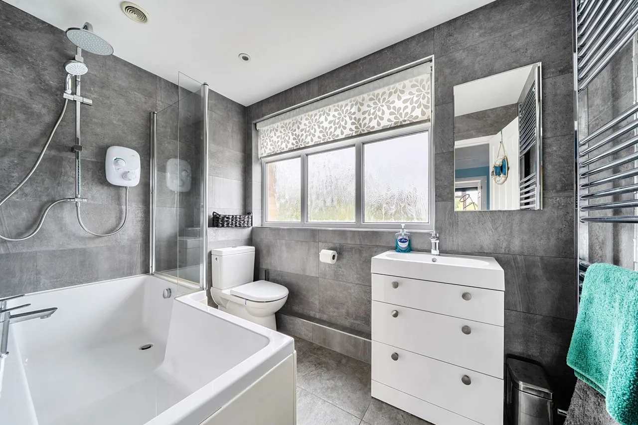 Park Avenue, Lymington, SO41, photo 17