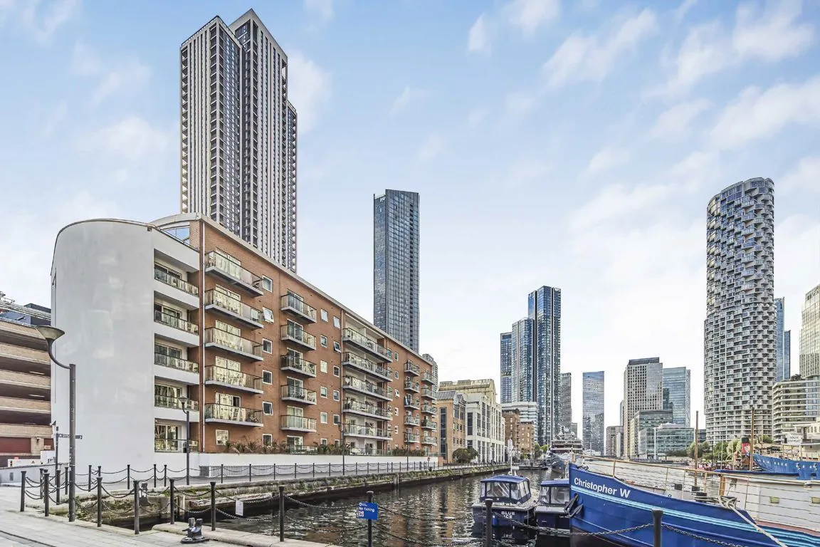 1 bed flat for sale, Lawn House Close, London