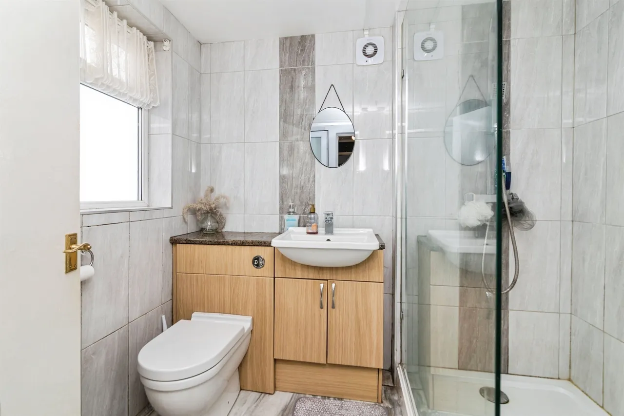 Lorne Park Road, LOWESTOFT, photo 9