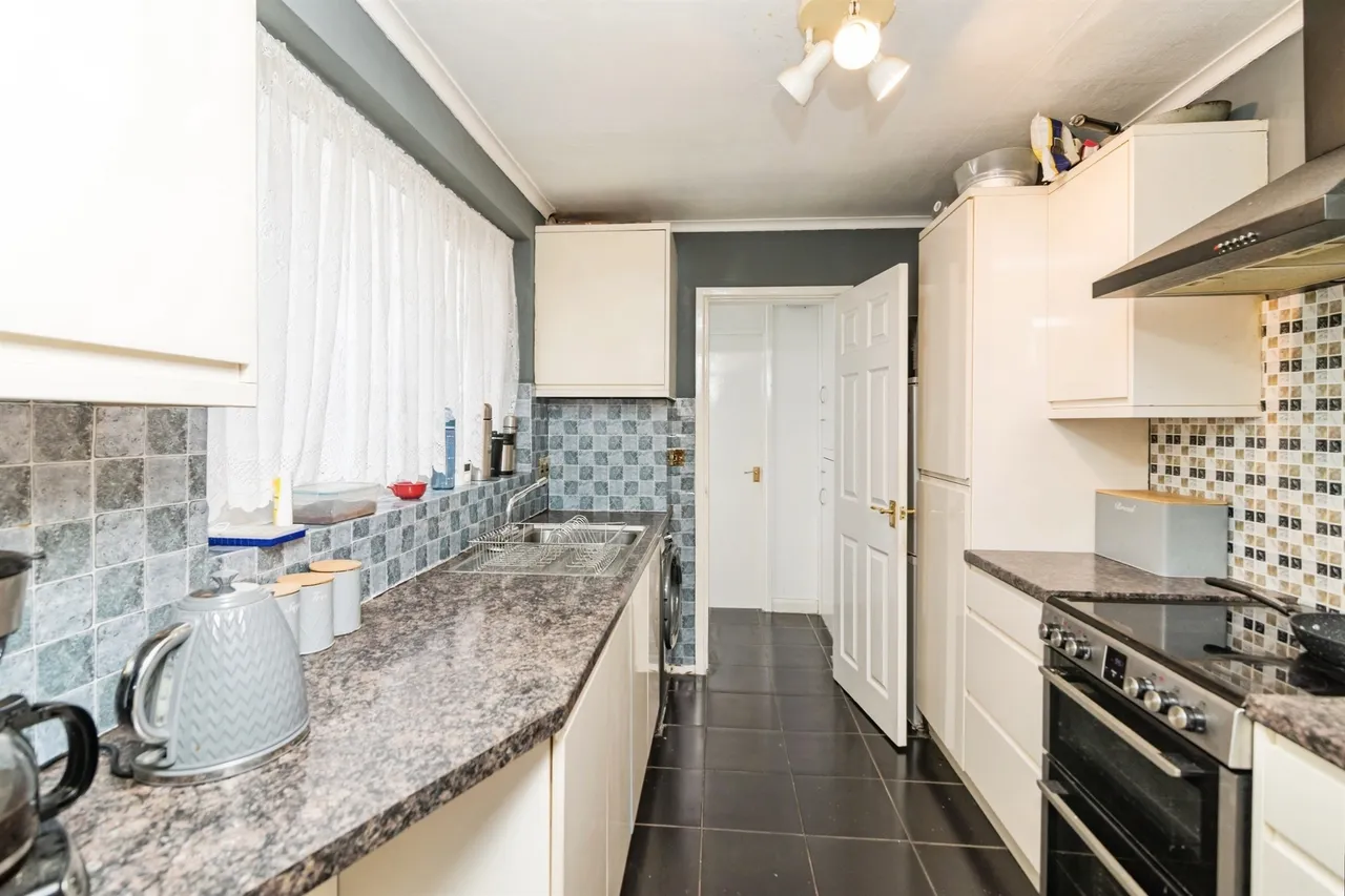 Lorne Park Road, LOWESTOFT, photo 6