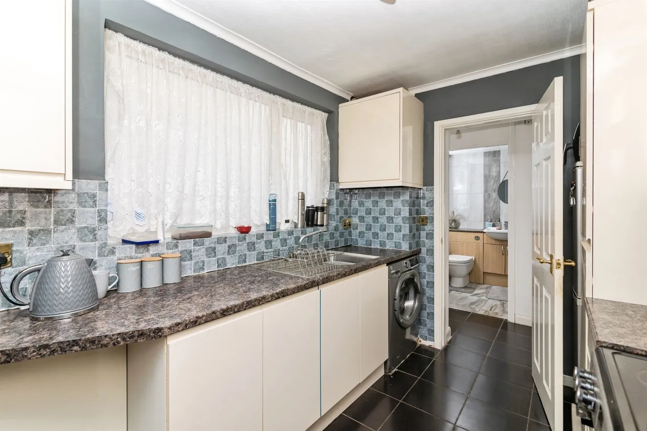 Lorne Park Road, LOWESTOFT, photo 8