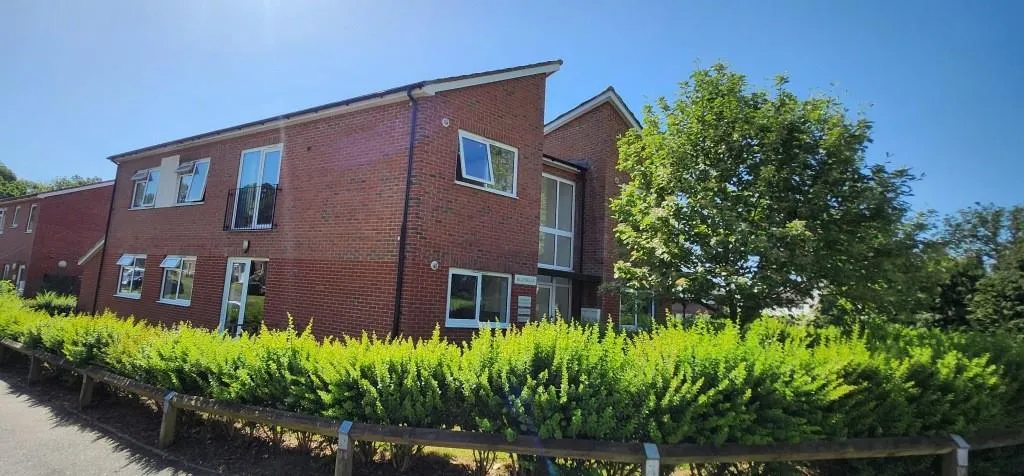 2 bed flat for sale, Trasher Mead, Dorking, RH4