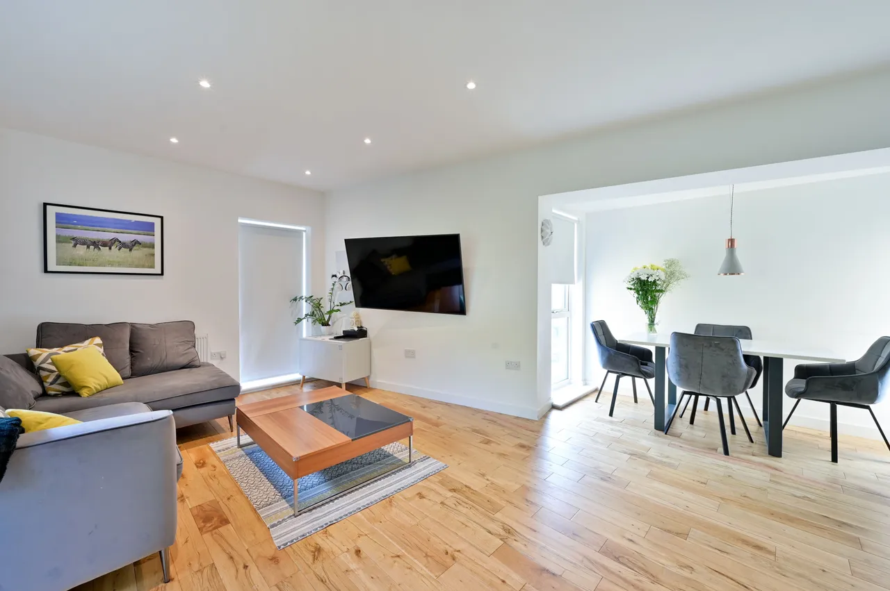2 bed flat to rent, London, SW18