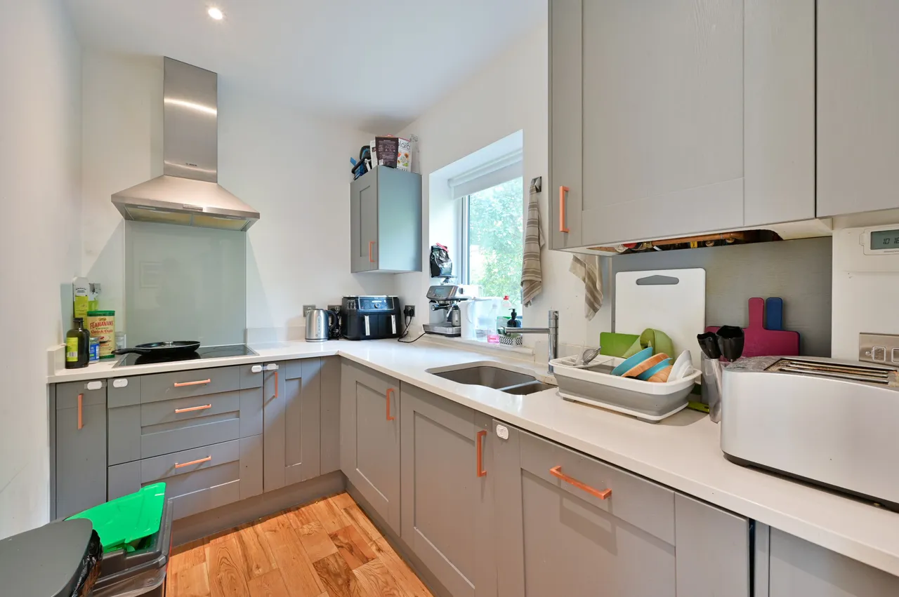 London, SW18, photo 2