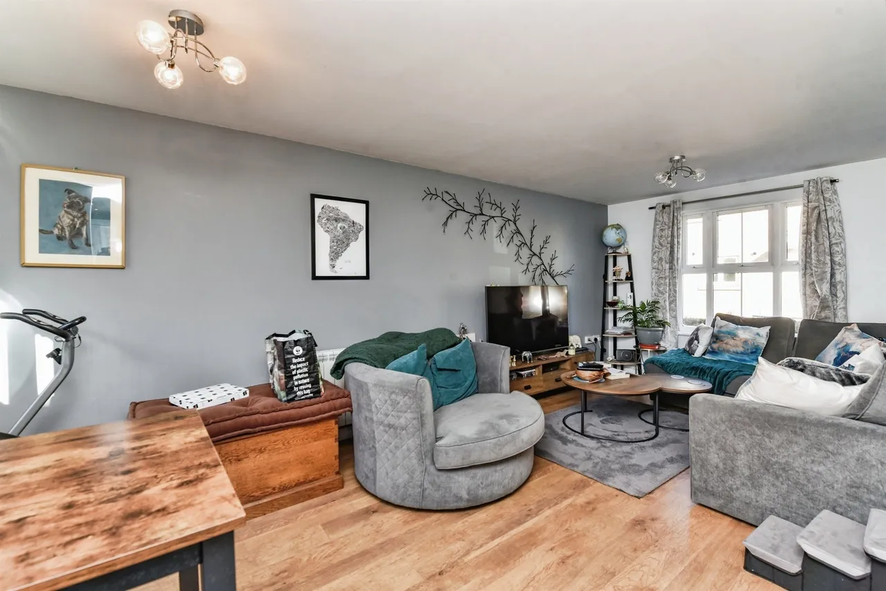 Nuthatch Road, Calne, photo 2