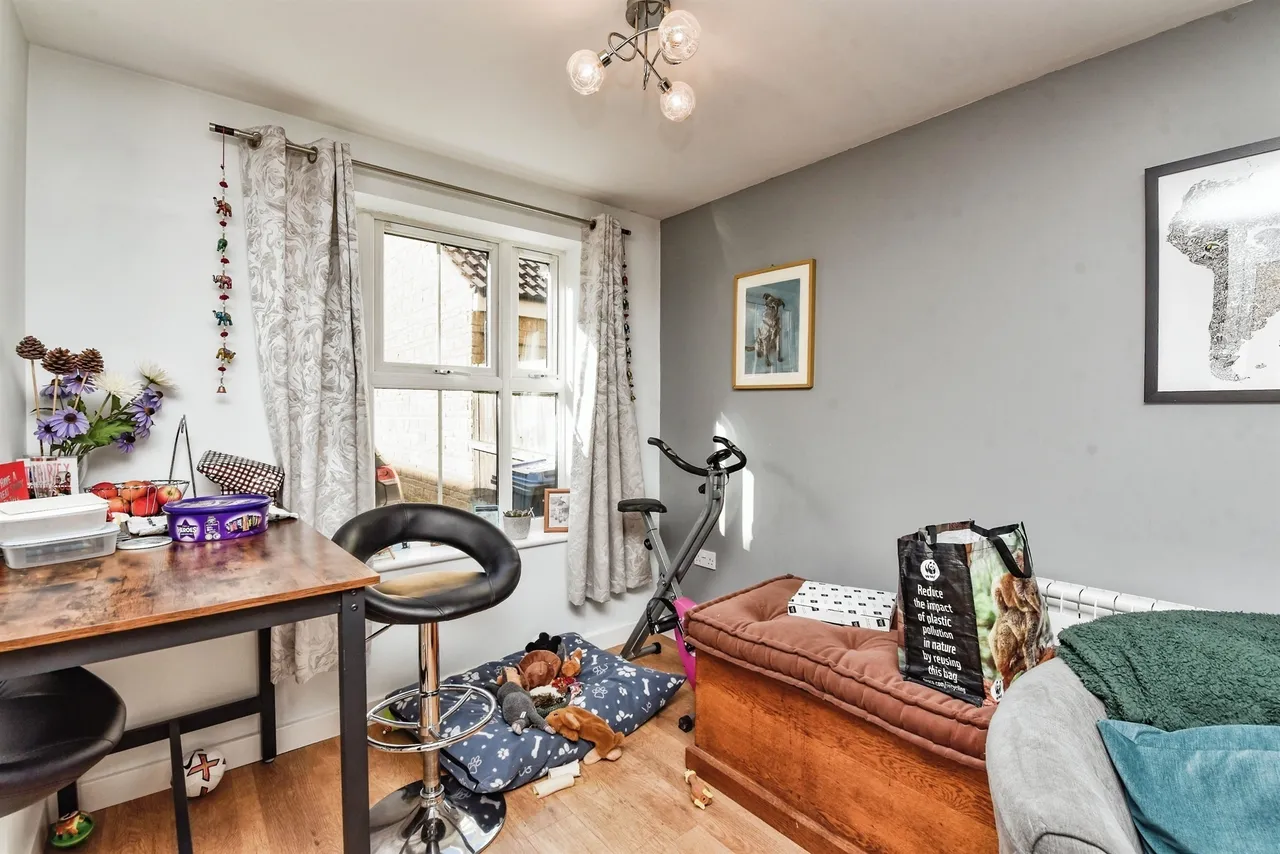 Nuthatch Road, Calne, photo 7