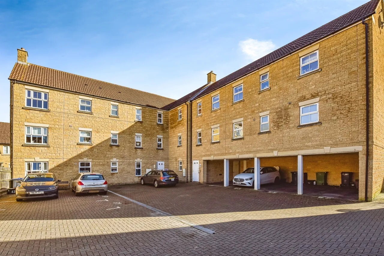 Nuthatch Road, Calne, photo 4