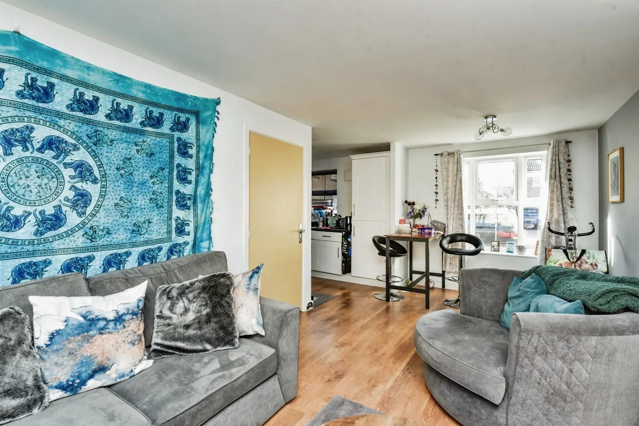 Nuthatch Road, Calne, photo 6