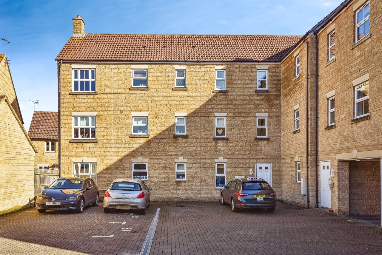 Nuthatch Road, Calne, photo 3