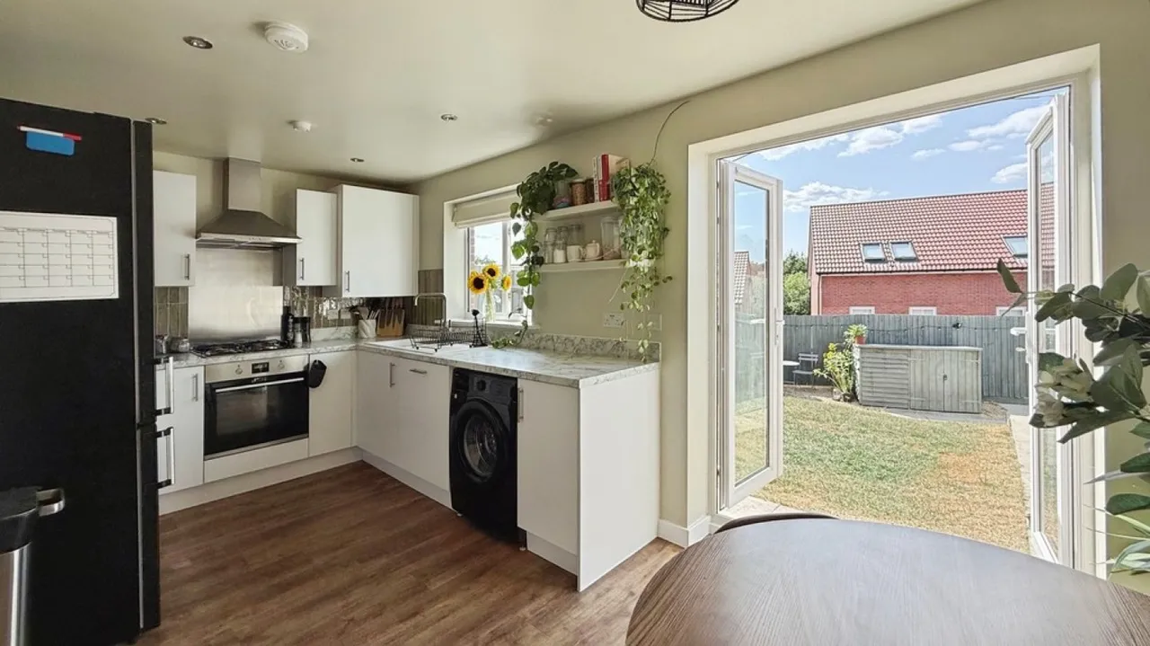 Hatherall Drive, Chippenham, photo 7