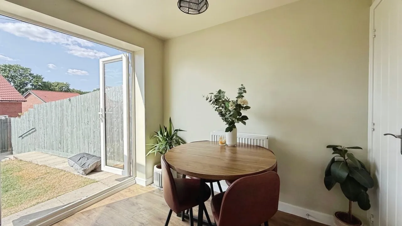 Hatherall Drive, Chippenham, photo 8