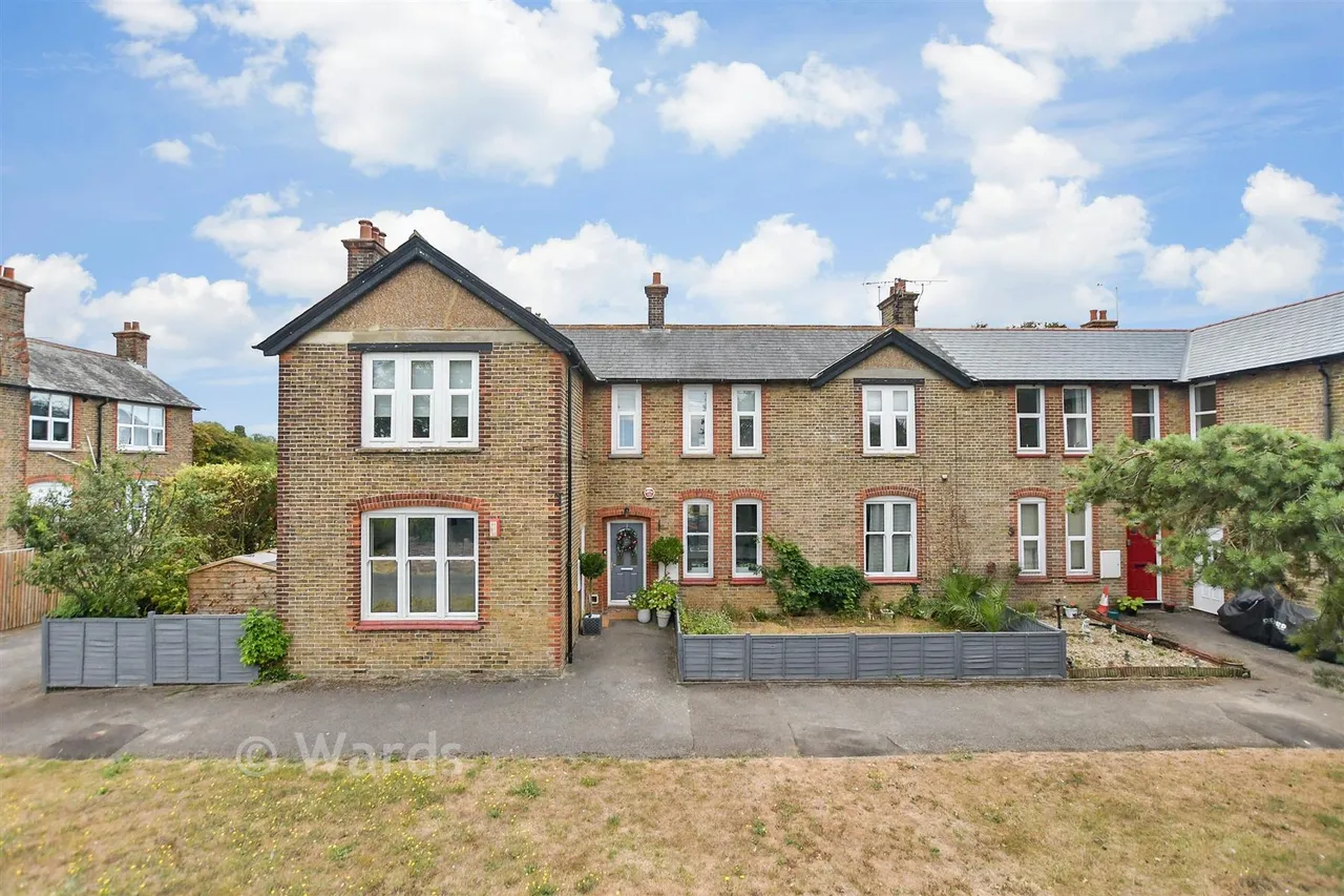 3 bed flat for sale, Preston Road, Manston, CT12