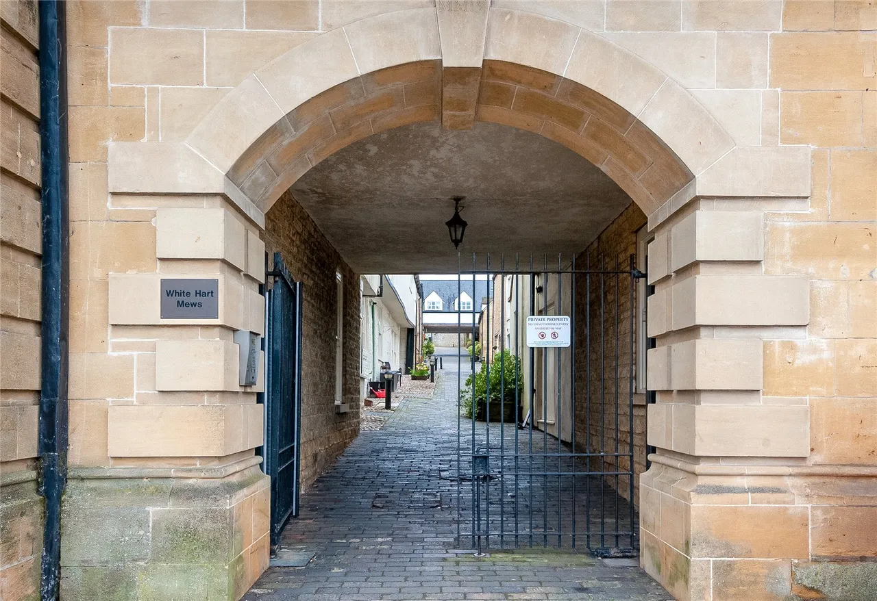 White Hart Mews, Chipping Norton, OX7, photo 11