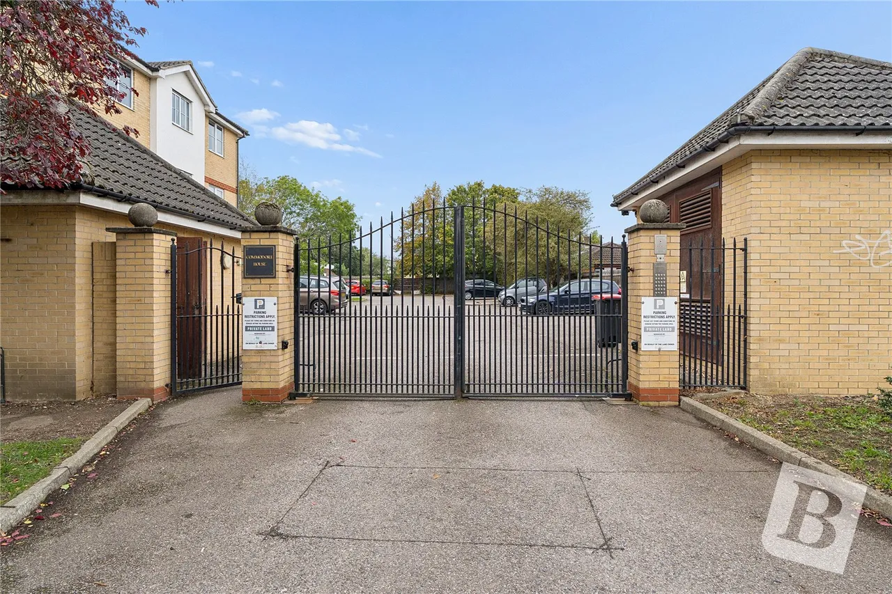 2 bed flat for sale, Timberlog Lane, Basildon, SS14