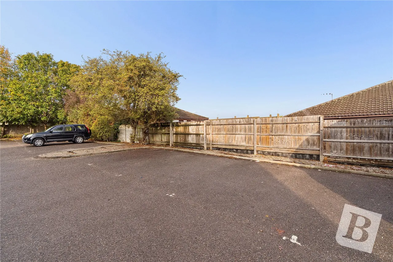 Timberlog Lane, Basildon, SS14, photo 9