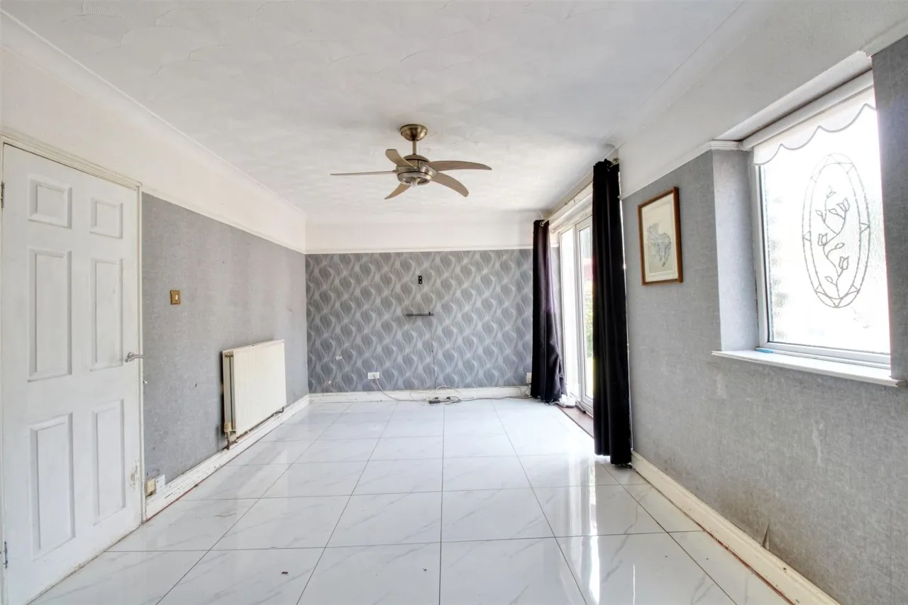 Dee Court, Liverpool, L25, photo 3