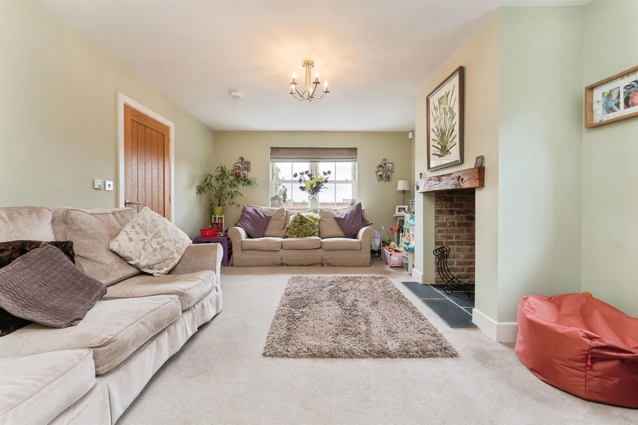 New Woods Drive, March, PE15, photo 5