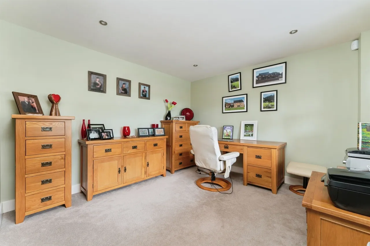 New Woods Drive, March, PE15, photo 10