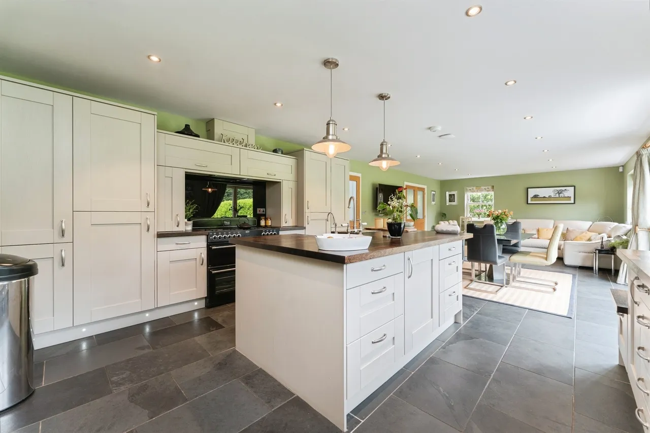 New Woods Drive, March, PE15, photo 2