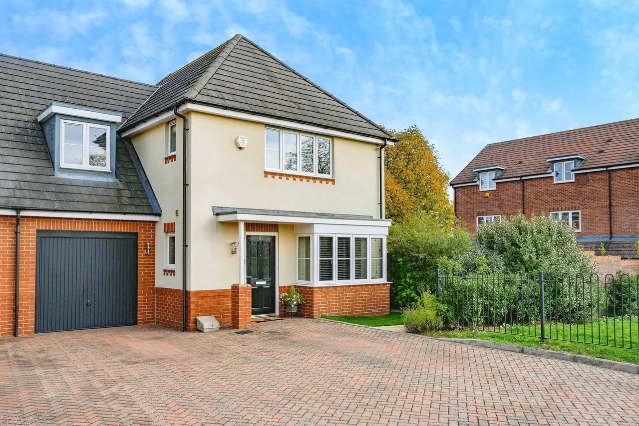 4 bed house for sale — South Way, ABBOTS LANGLEY