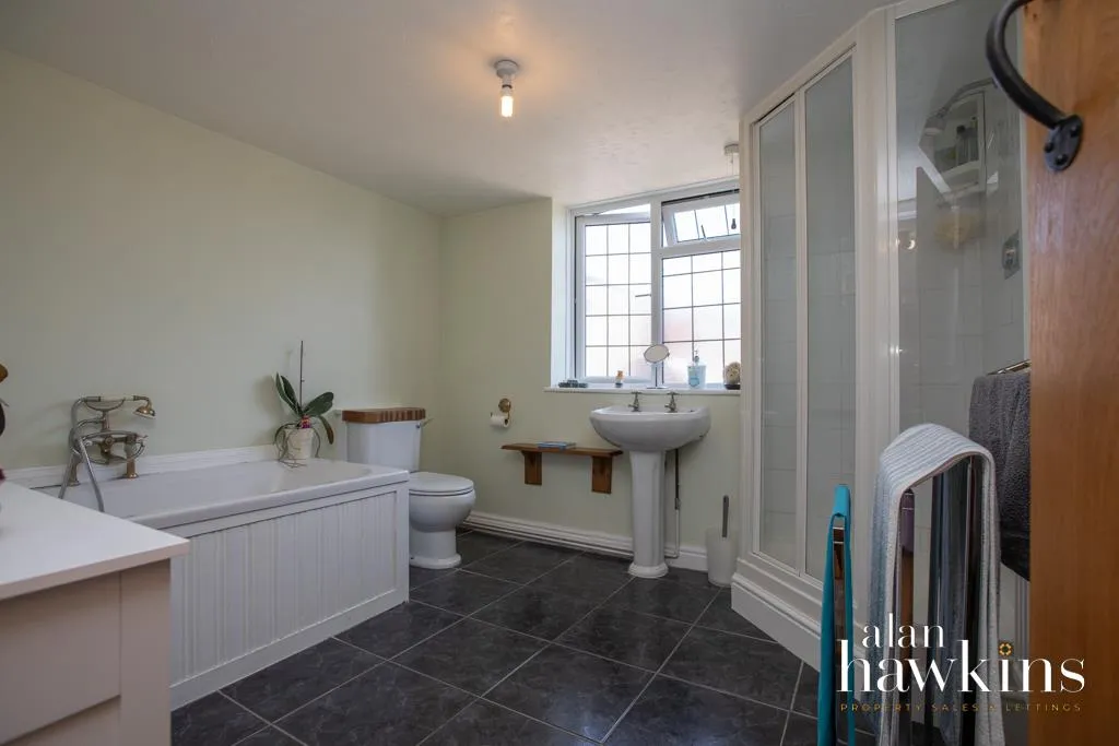 Bradenstoke, SN15, photo 10