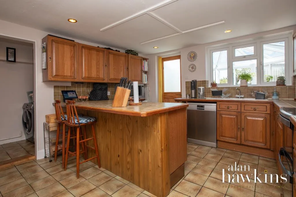 Bradenstoke, SN15, photo 7