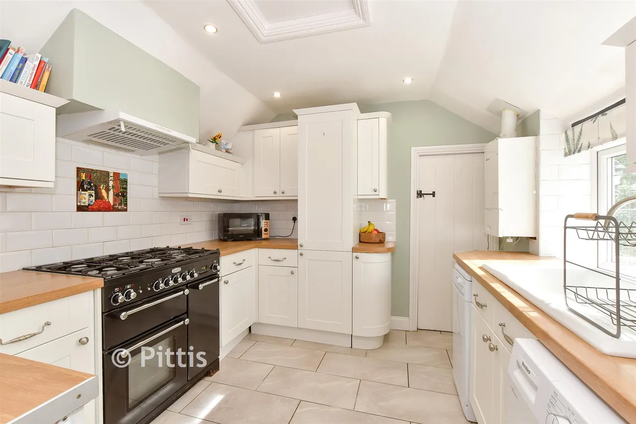 High Street, Ventnor, PO38, photo 2